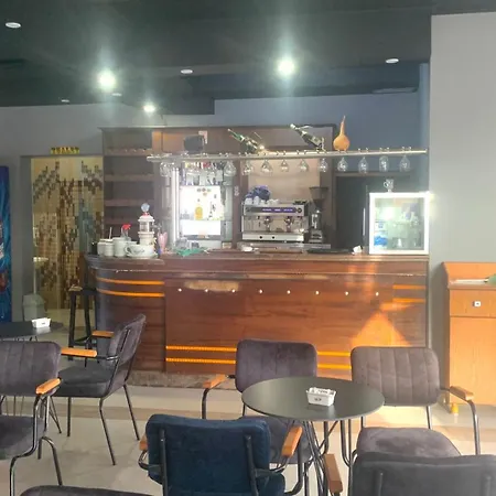 Hotel Kukes 酒店